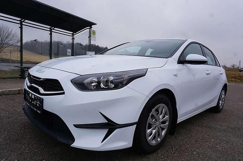 Gebraucht Kia Ceed 101 PS (74 kW) 2025 Weiß Kleinwagen