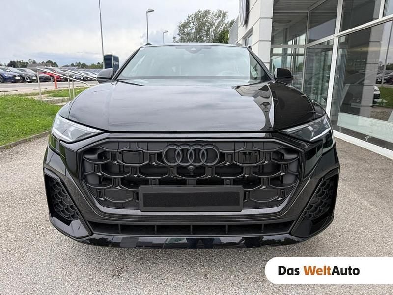 Schwarz metallicperleffektno Neu 2025 Audi Q8 Ambiente SUV | € 129.980 (Teuer) - Bild 1/4