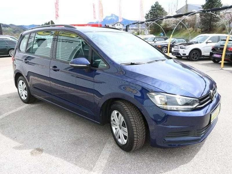 Gebraucht VW Touran Trendline 150 PS (110 kW) 2020 Blau Van / Kleinbus