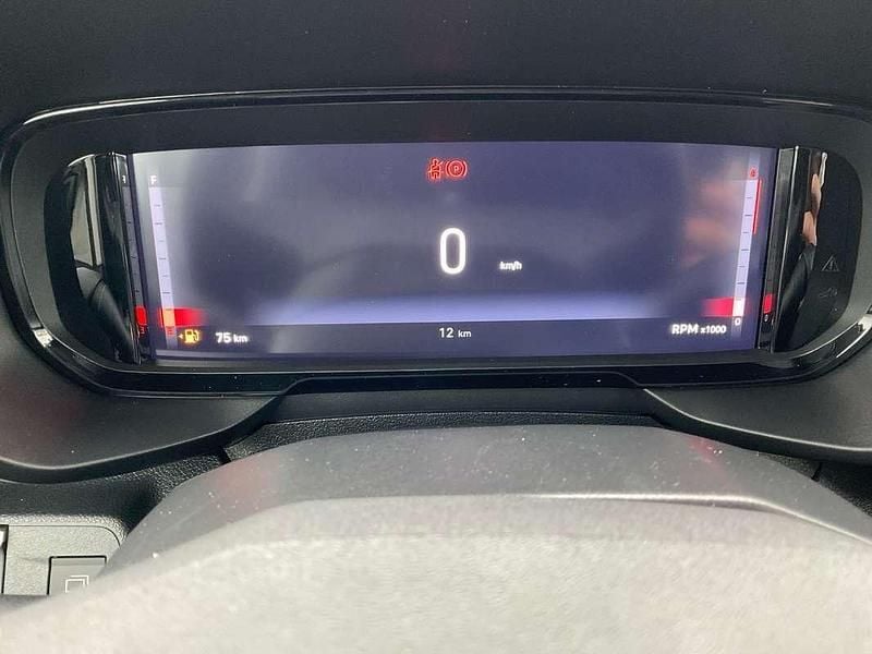 Neu Fiat Doblò 131 PS (96 kW) 2025 Grün Van / Kleinbus