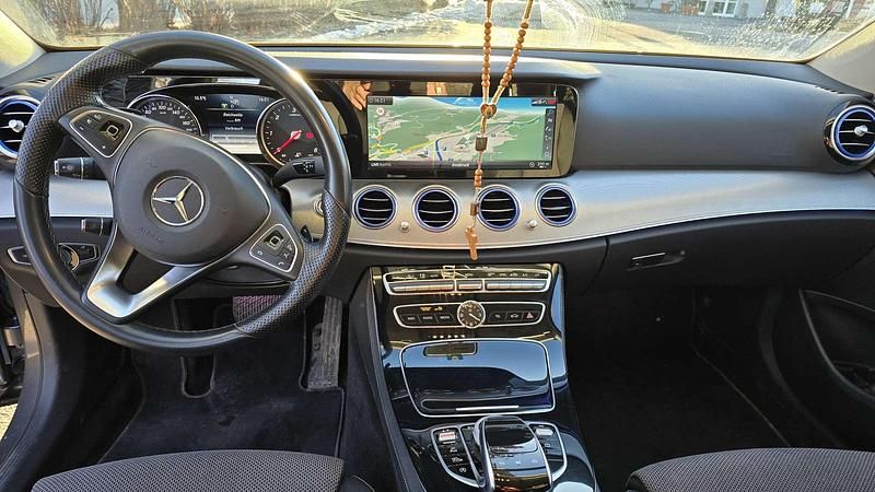 Gebraucht Mercedes E220 Avantgarde 194 PS (142 kW) 2017 Grau Kombi