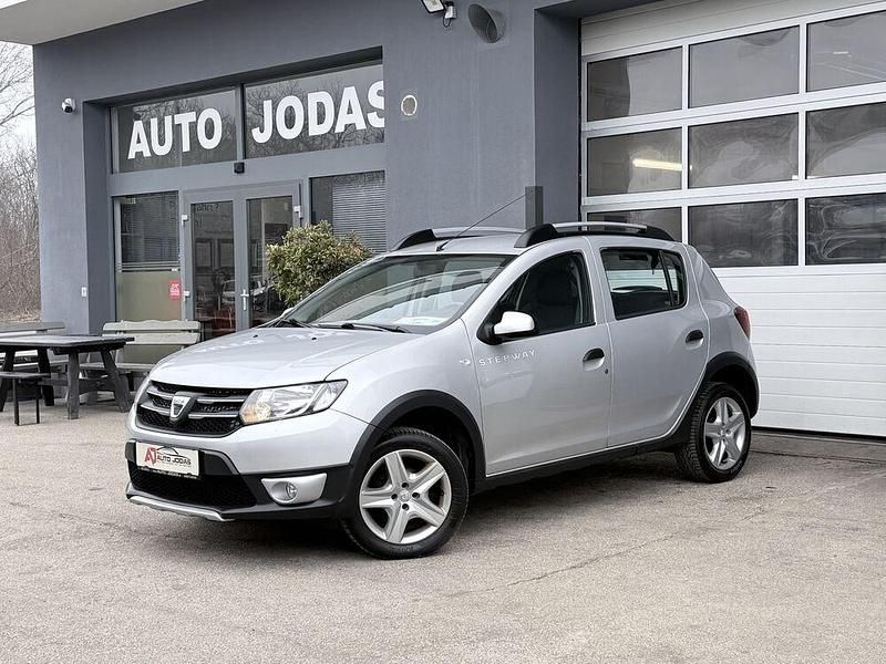 Gebraucht Dacia Sandero Stepway 90 PS (66 kW) 2014 Grau Limousine