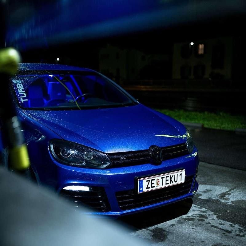 Blau Gebraucht 2010 VW Golf VI R Kleinwagen | € 14.000 (Fairer Preis) - Bild 1/4
