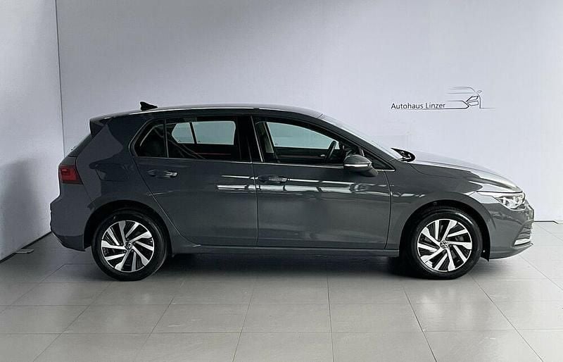 Gebraucht VW Golf VIII 150 PS (110 kW) 2022 Grau Limousine