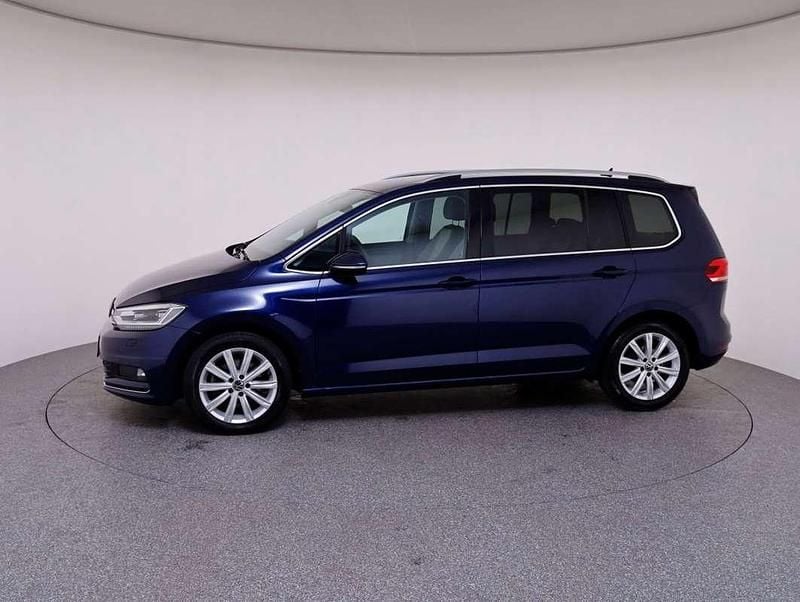Gebraucht VW Touran Highline 150 PS (110 kW) 2024 Dunkelblau  metallic Van / Kleinbus