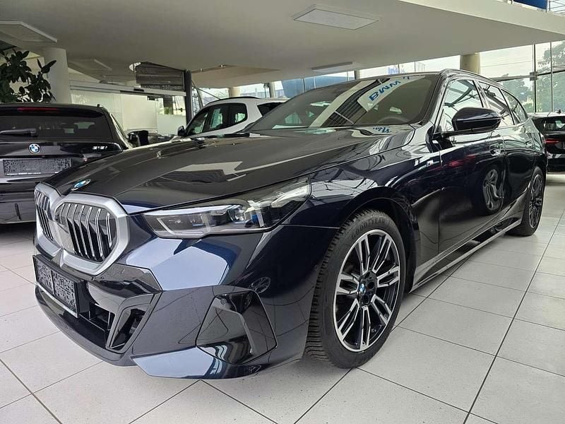 Schwarz Gebraucht 2024 BMW 520 M Sport Kombi | € 62.800 (Etwas zu teuer) - Bild 1/3