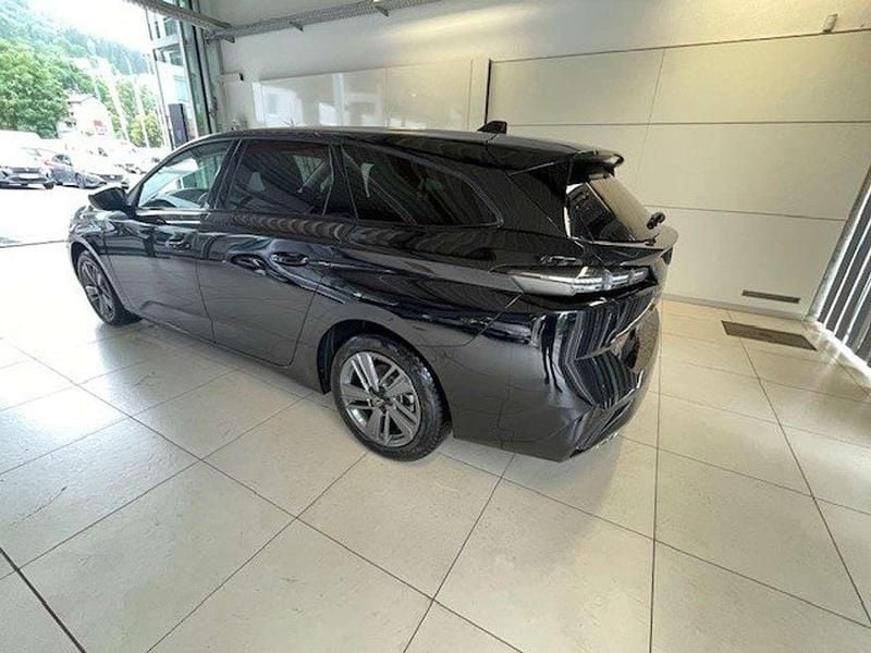 Gebraucht Peugeot 308 SW Allure 131 PS (96 kW) 2024 Schwarz Kombi