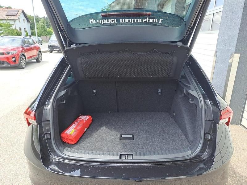 Neu Skoda Scala Selection 115 PS (84 kW) 2025 Schwarz  metallicperleffektno Kleinwagen