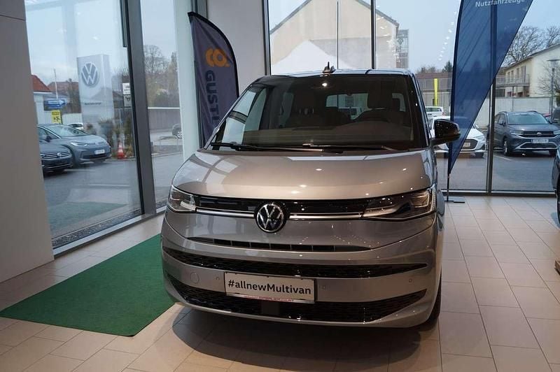 Neu VW Multivan Edition 150 PS (110 kW) 2025 Silber  metallic Van