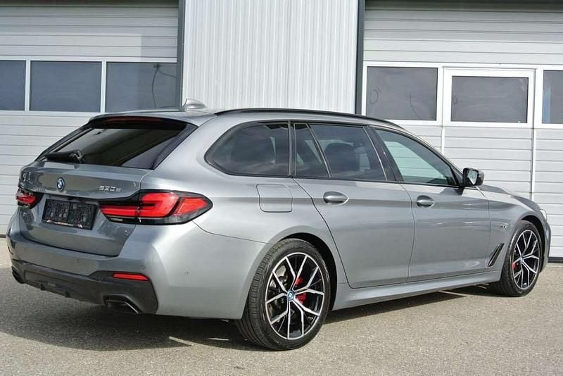 Gebraucht BMW 530e M Sport 184 PS (135 kW) 2023 Grau Kombi