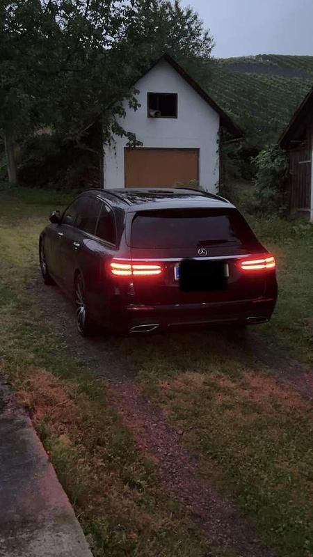 Gebraucht Mercedes E220 194 PS (142 kW) 2021 Kombi