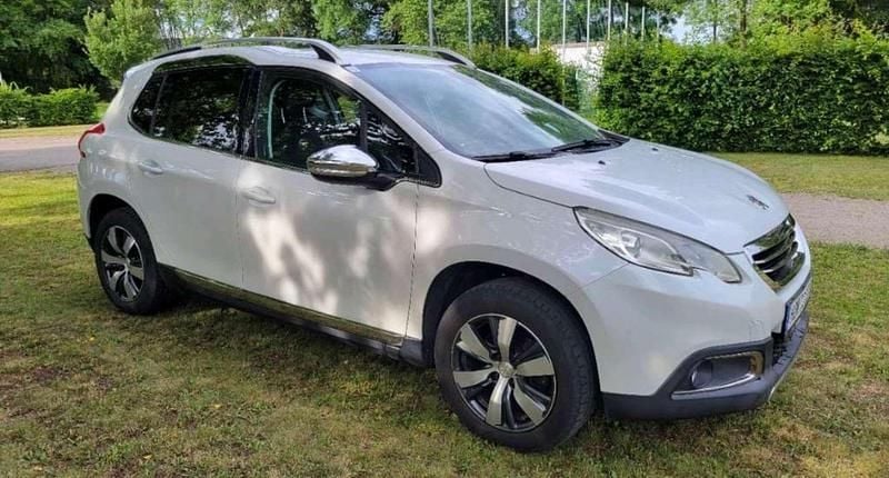 Weiß Gebraucht 2013 Peugeot 2008 Allure SUV | € 7.900 (Fairer Preis) - Bild 1/4