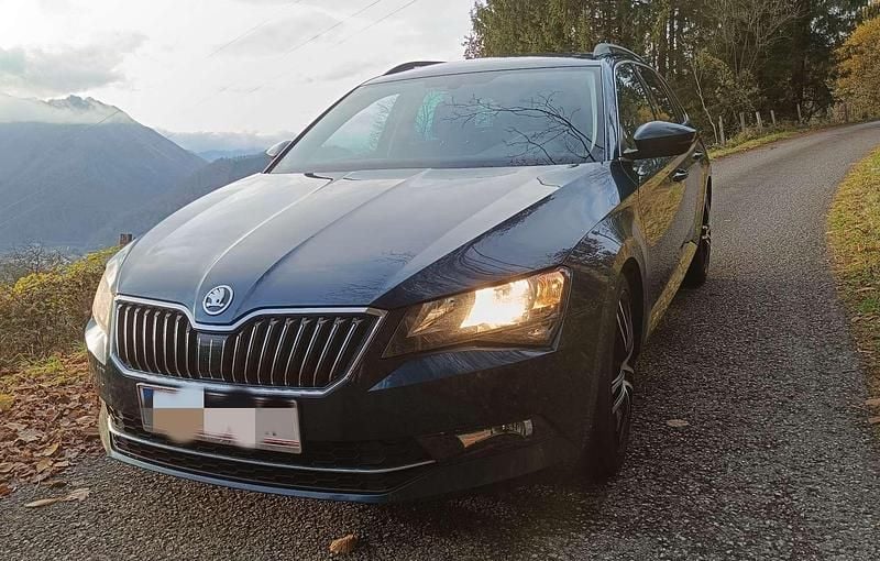 Blau Gebraucht 2016 Skoda Superb GreenLine Kombi | € 12.500 (Guter Preis) - Bild 1/4
