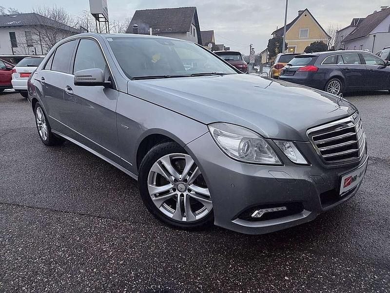Gebraucht Mercedes E250 Avantgarde 204 PS (150 kW) 2009 Grau Limousine