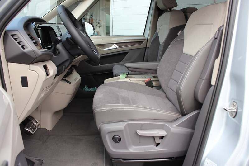 Gebraucht VW Multivan Style 150 PS (110 kW) 2024 Silber  metallic Van