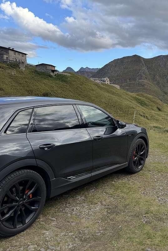 Gebraucht Audi e-tron Business 300 kW (408 PS) 2021 SUV