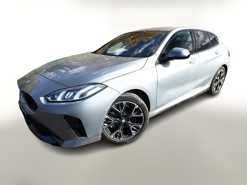 Grau Neu 2025 BMW 120 M Sport Kleinwagen | € 39.848 - Bild 1/4