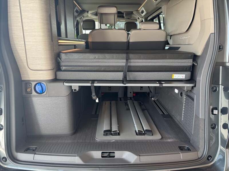 Neu VW California California 150 PS (110 kW) 2025 Hellgrau  normal Van