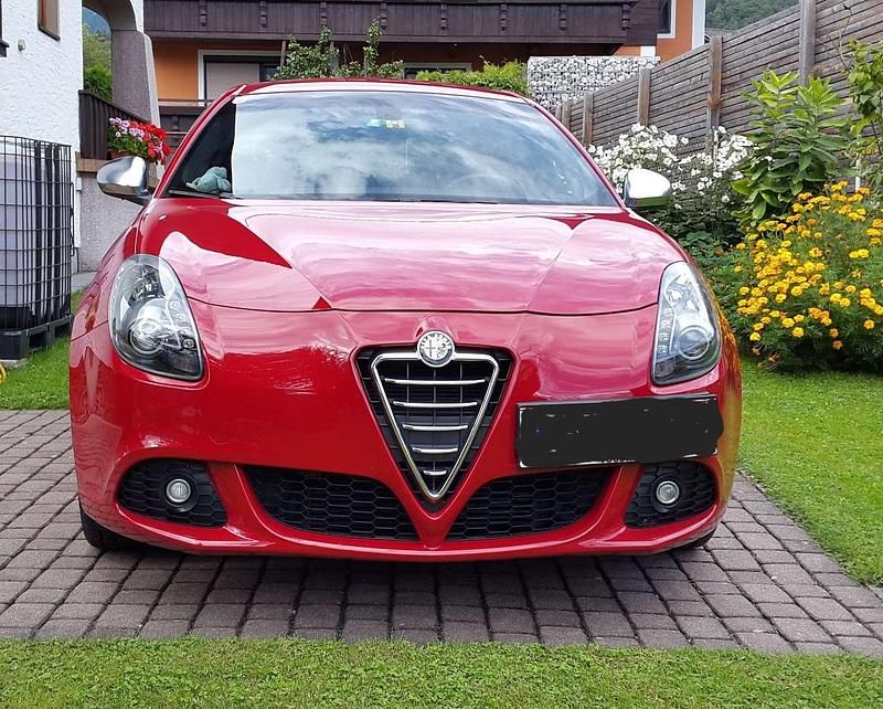 Rot Gebraucht 2012 Alfa Romeo Giulietta Progression Limousine | € 5.400 (Etwas zu teuer) - Bild 1/3