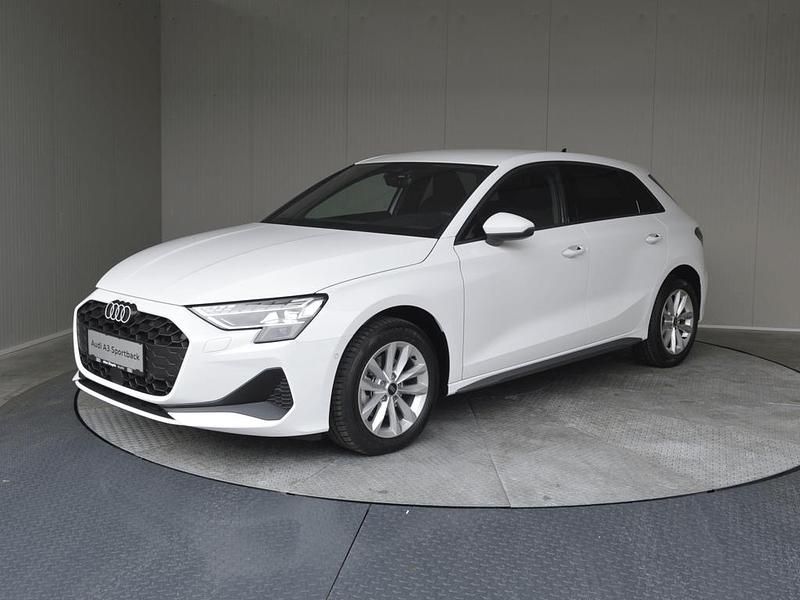 Weiss normal Neu 2025 Audi A3 Ambiente Limousine | € 31.990 (Fairer Preis) - Bild 1/4