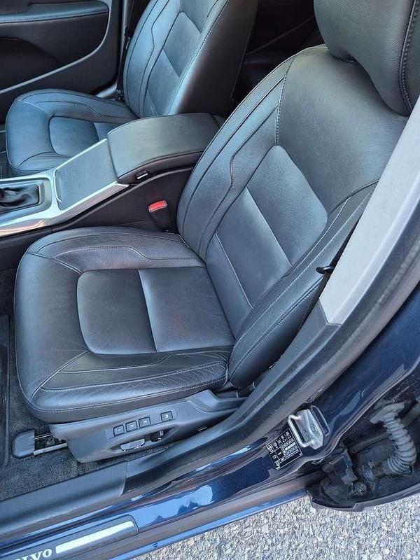 Gebraucht Volvo V70 Momentum 150 PS (110 kW) 2015 Blau Kombi