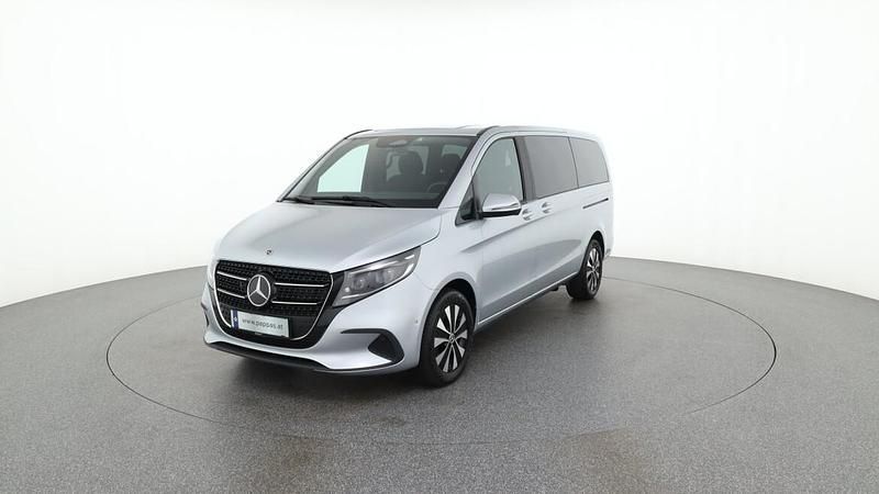 Hightechsilber metal Gebraucht 2024 Mercedes V220 Van / Kleinbus | € 69.990 (Fairer Preis) - Bild 1/1