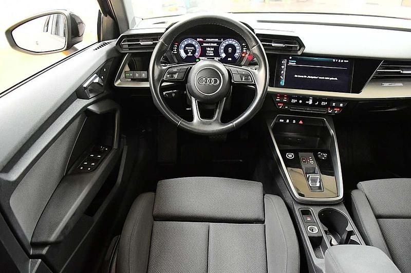 Gebraucht Audi A3 Ambiente 110 PS (80 kW) 2021 Schwarz Limousine