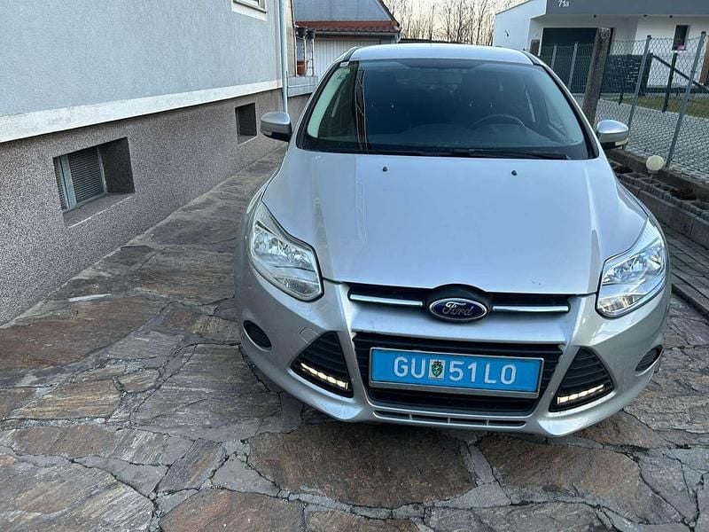 Gebraucht Ford Focus Trend 95 PS (69 kW) 2012 Grau Limousine