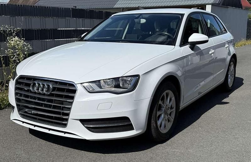 Gebraucht Audi A3 110 PS (80 kW) 2015 Weiß Kleinwagen