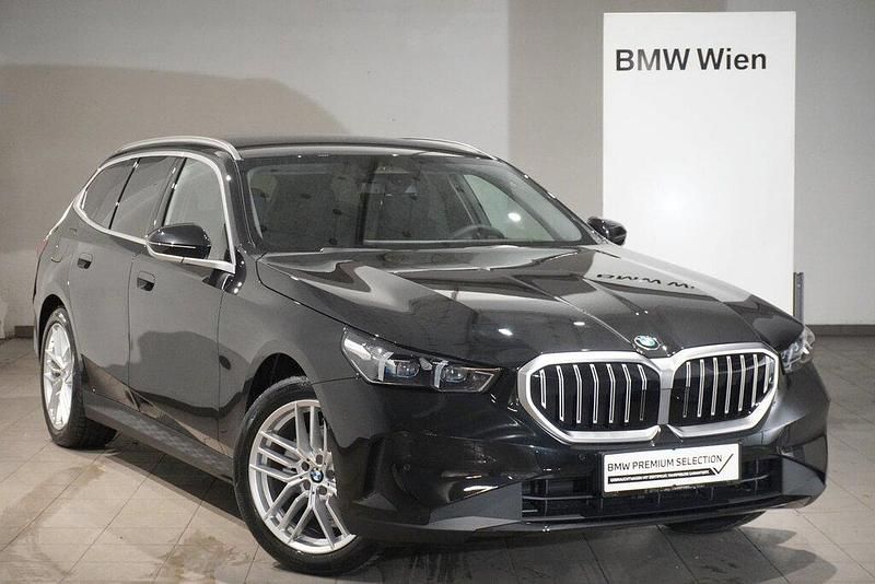 Gebraucht BMW 520 Efficient Dynamics 197 PS (144 kW) 2025 Saphirschwarz