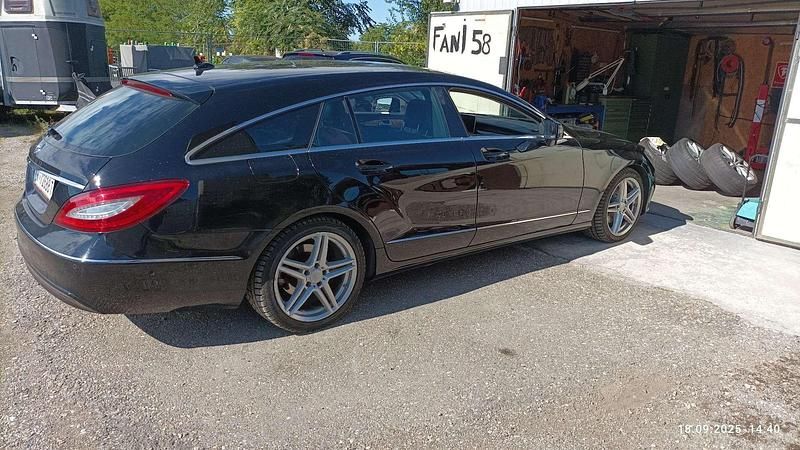 Gebraucht Mercedes CLS220 Shooting Brake 170 PS (125 kW) 2015 Schwarz Kombi