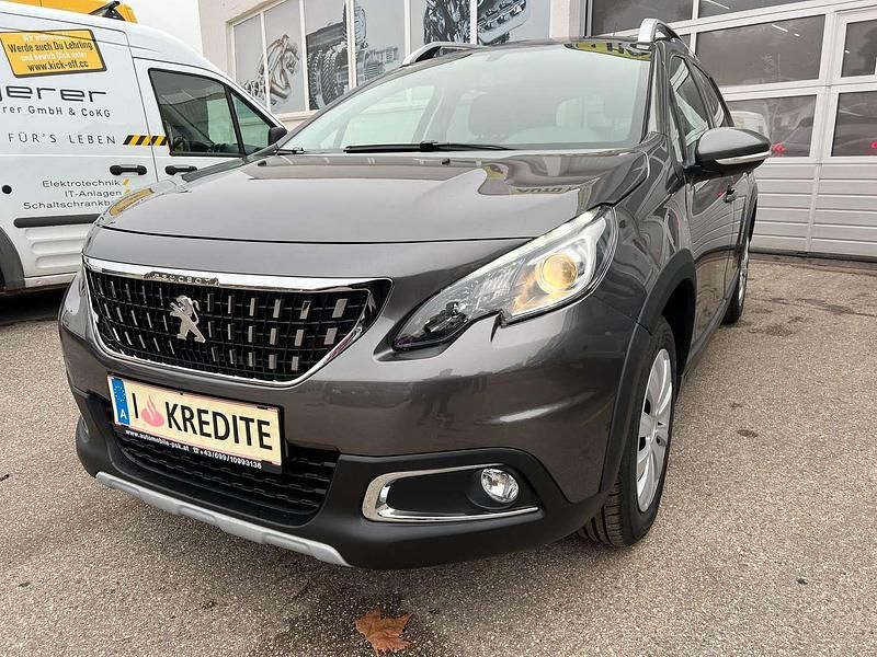 Grau Gebraucht 2019 Peugeot 2008 Signature Sky SUV | € 12.500 (Fairer Preis) - Bild 1/4