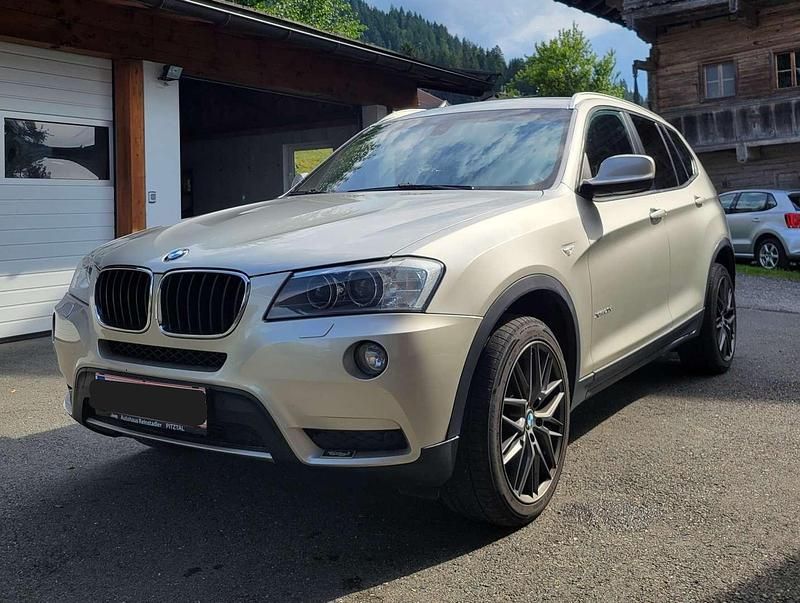 Grau Gebraucht 2011 BMW X3 SUV | € 15.000 (Etwas zu teuer) - Bild 1/4