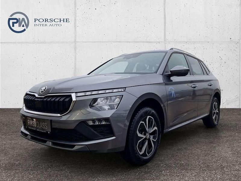 Mittelgrau metallic Gebraucht 2024 Skoda Kamiq Selection SUV | € 23.280 (Guter Preis) - Bild 1/4