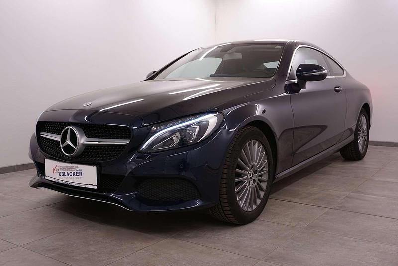 Gebraucht Mercedes C180 156 PS (114 kW) 2018 Blau Coupé