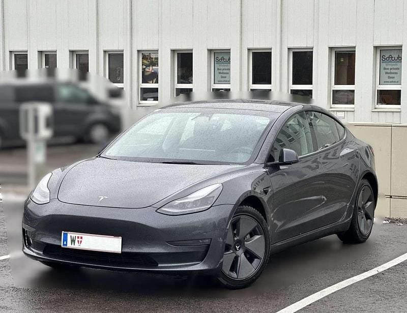 Grau Gebraucht 2022 Tesla Model 3 Long Range AWD Limousine | € 29.980 (Guter Preis) - Bild 1/4