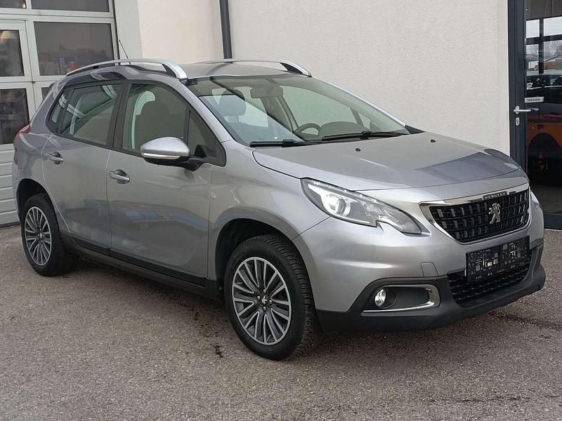 Grau Gebraucht 2019 Peugeot 2008 Active SUV | € 9.999 (Superpreis) - Bild 1/4
