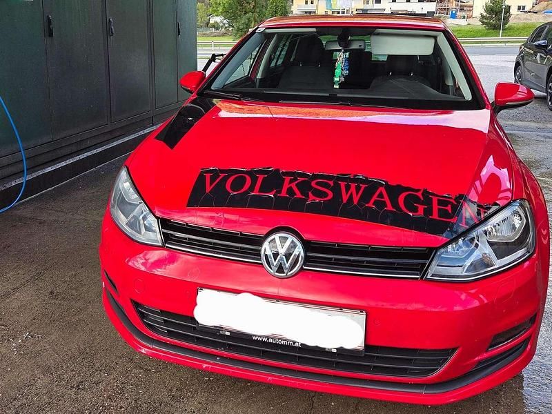 Gebraucht VW Golf VII 90 PS (66 kW) 2015 Rot Limousine
