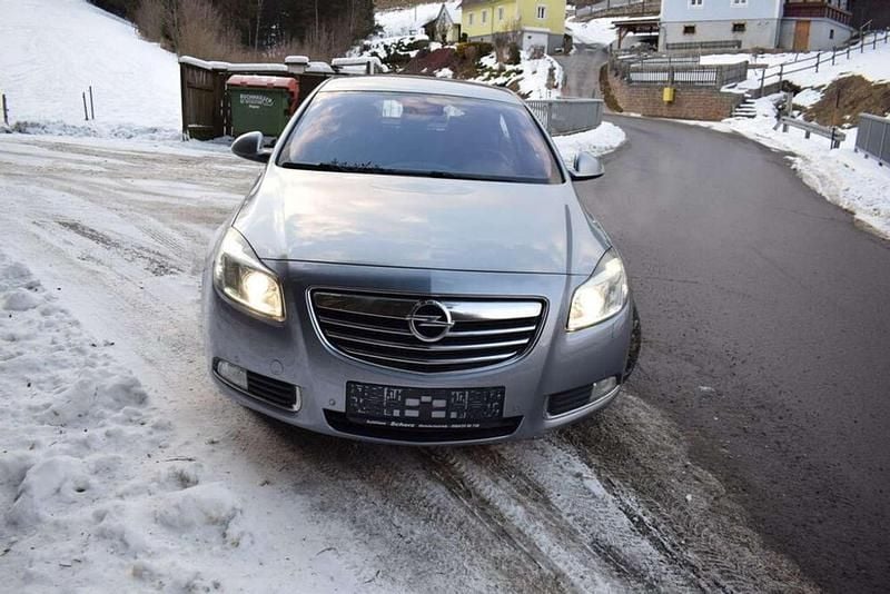 Gebraucht Opel Insignia Cosmo 140 PS (102 kW) 2009 Silber Limousine