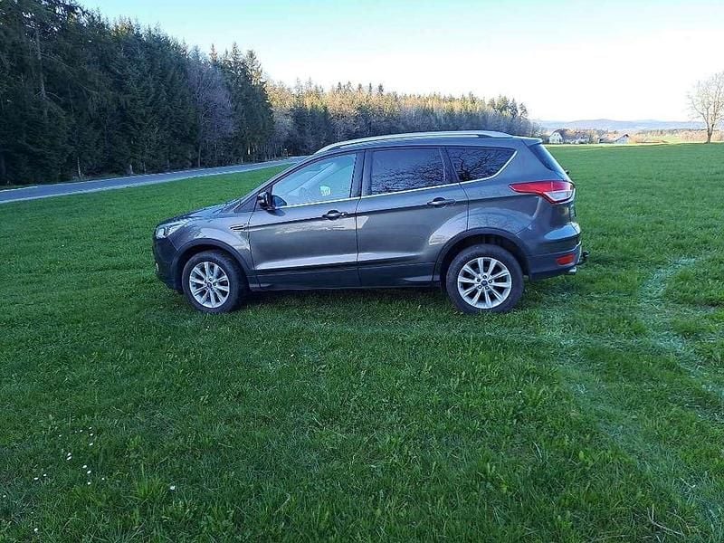 Silber Gebraucht 2015 Ford Kuga Titanium SUV | € 7.900 (Guter Preis) - Bild 1/4