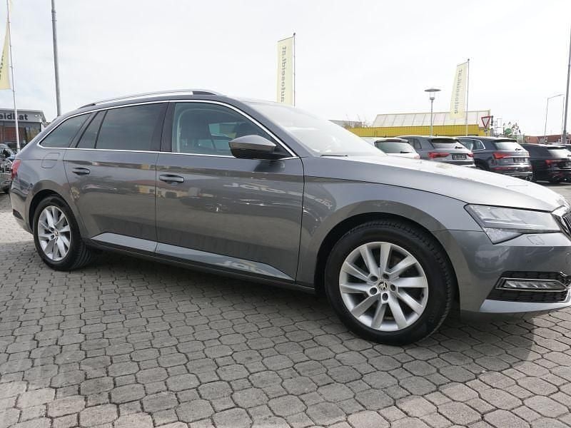 Gebraucht Skoda Superb Style 150 PS (110 kW) 2022 Grau Kombi