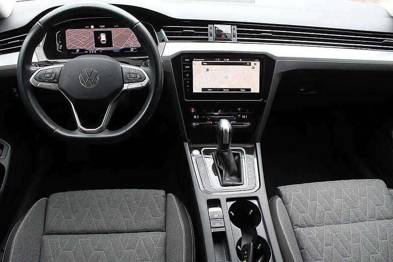 Gebraucht VW Passat Business 122 PS (89 kW) 2023 Rot Kombi