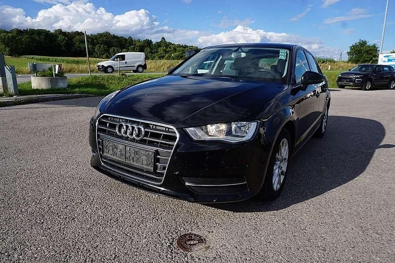 Gebraucht Audi A3 Attraction 105 PS (77 kW) 2013 Schwarz Limousine
