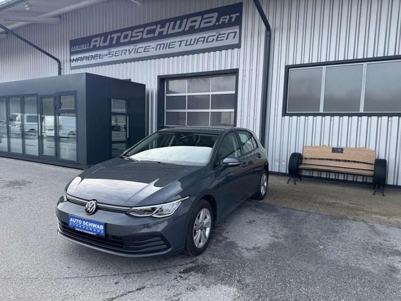 Gebraucht VW Golf VIII Life 116 PS (85 kW) 2022 Grau Limousine