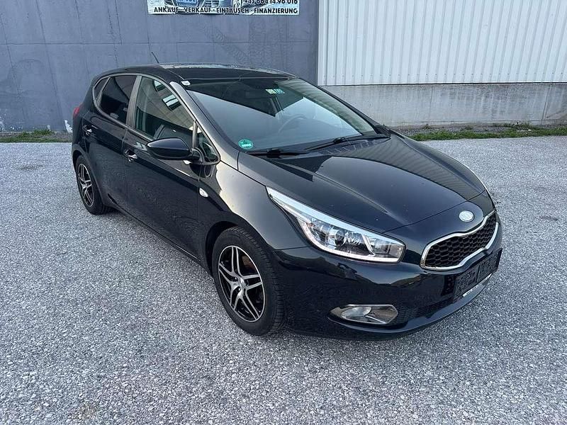 Schwarz Gebraucht 2013 Kia Ceed Kleinwagen | € 3.990 (Superpreis) - Bild 1/4
