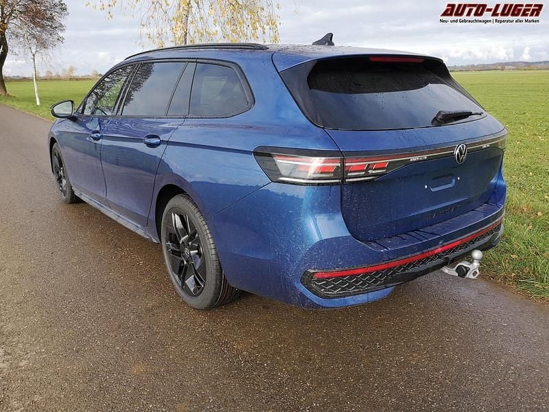 Neu VW Passat R-line 193 PS (141 kW) 2025 Reefblau metallic Kombi