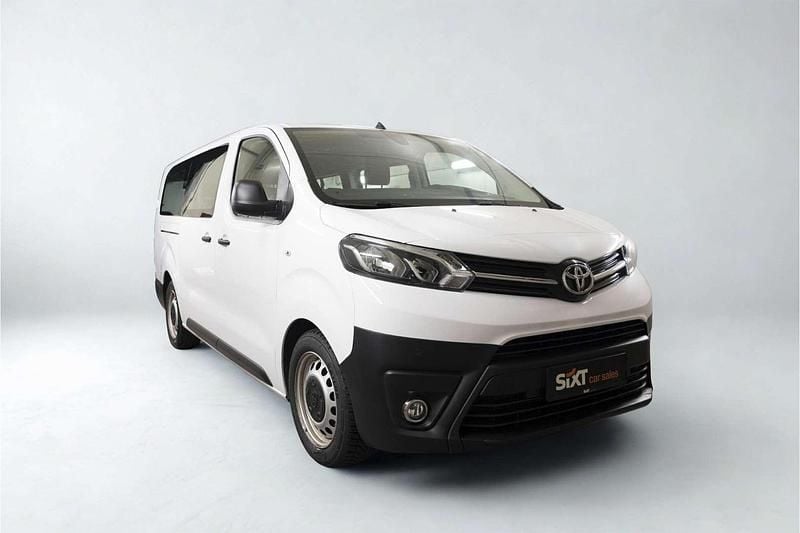 Weiß Gebraucht 2022 Toyota Proace Comfort Van / Kleinbus | € 28.990 (Fairer Preis) - Bild 1/4