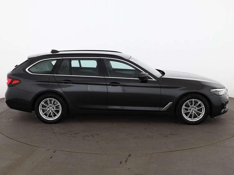 Gebraucht BMW 520 Sport Line 190 PS (139 kW) 2023 Grau Kombi