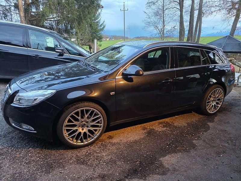 Schwarz Gebraucht 2012 Opel Insignia Kombi | € 6.500 (Etwas zu teuer) - Bild 1/4
