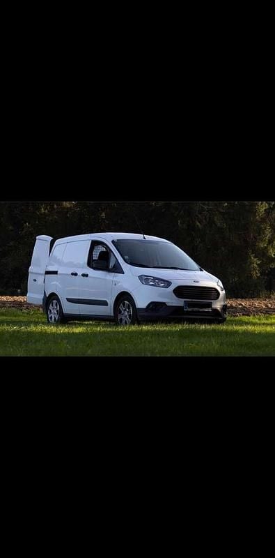 Gebraucht Ford Tourneo Trend 101 PS (74 kW) 2022 Weiß Van
